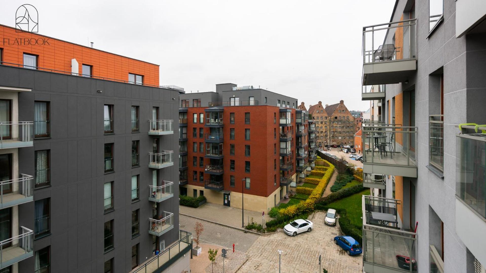 Jaglana With Parking & Apartment